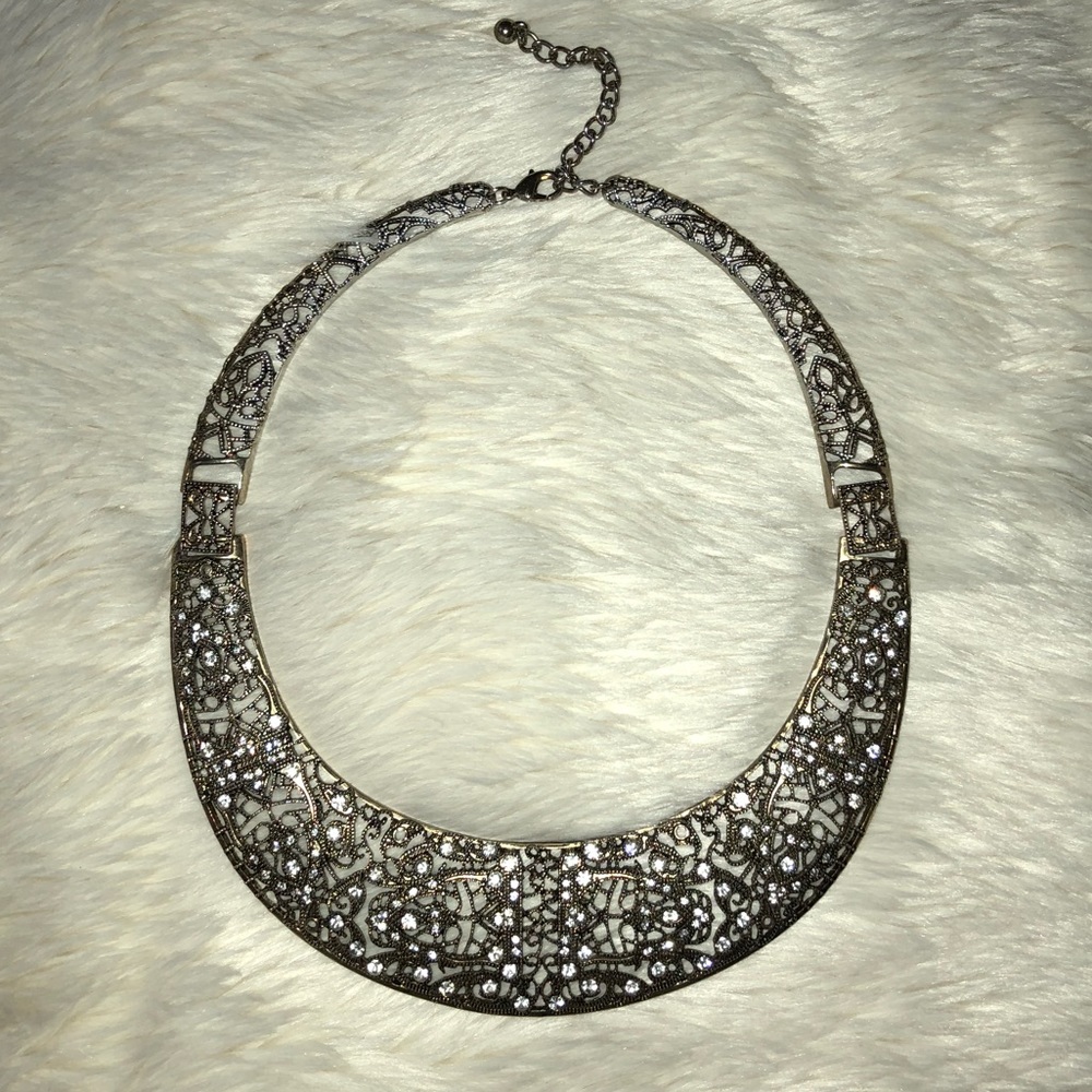 GOLD STATEMENT NECKLACE